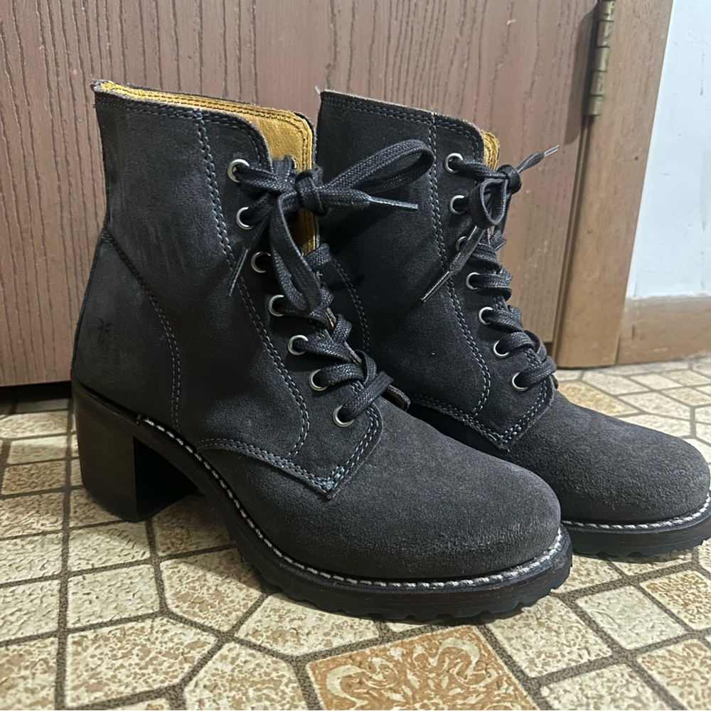 Frye Sabrina Heeled‎ Ankle Boot 6G Lace Up Women’s Size 5.5 M Brown Gray Suede